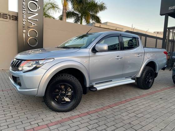 MITSUBISHI L200 TRITON 2.4 16V TURBO DIESEL SPORT GLS CD 4P 4X4 AUTOMÁTICO
